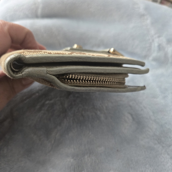 Abbey Gucci Compact Wallet - Picture 13 of 17